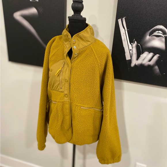 Free People Jackets & Blazers - Free People Hit The Slopes Fleece Jacket